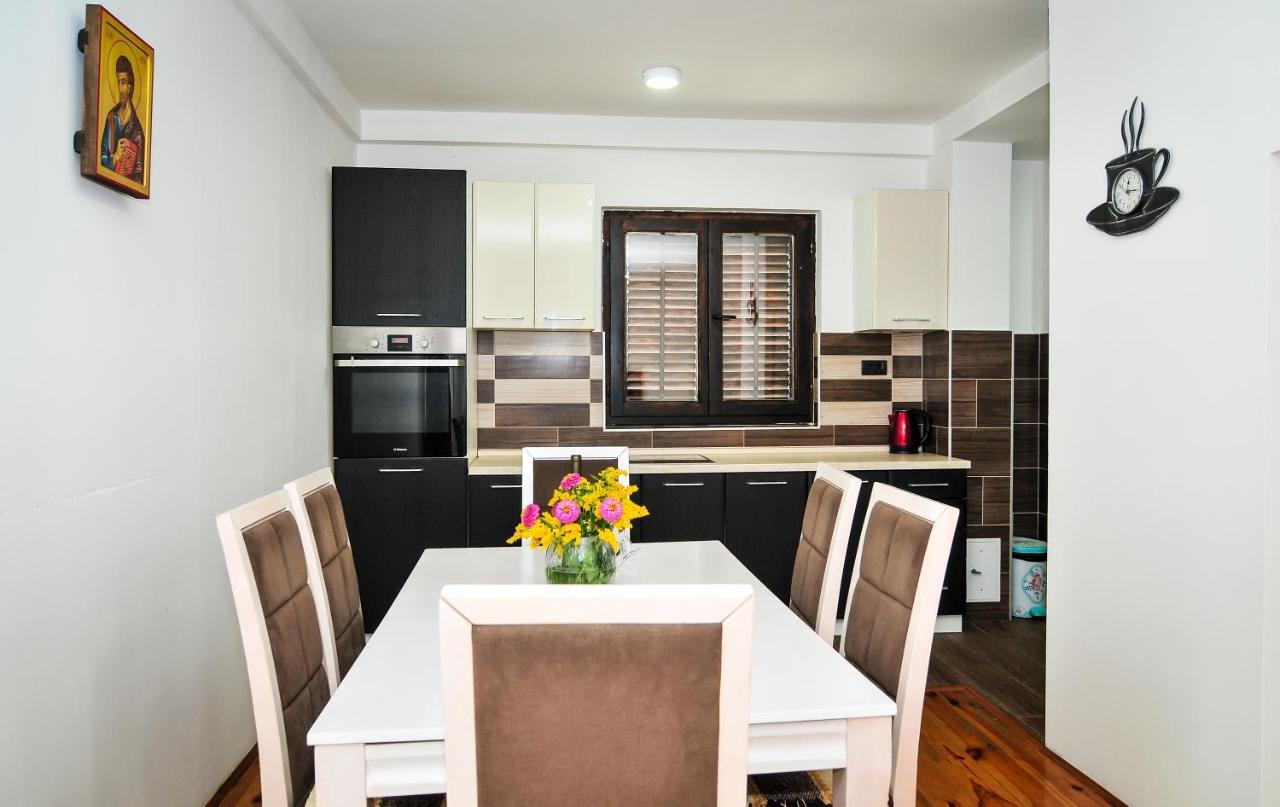 Milosavljevic Apartments Tivat Exterior photo